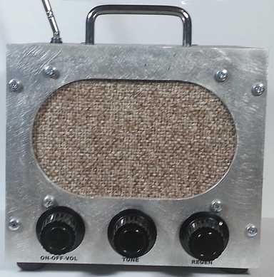 [Front view of the radio set]